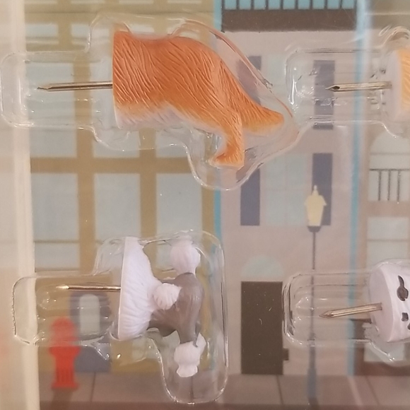 Last chance! NIB Kikkerland Dog Butt Push Pins - Picture 3 of 5